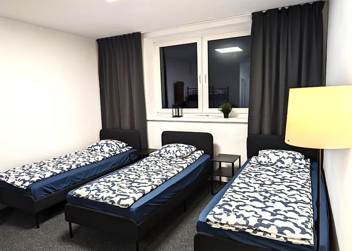 Baraczek Lotnisko Hostel